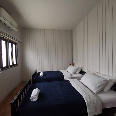 Liaw Base House Hostel Bangkok Ngoại thất bức ảnh