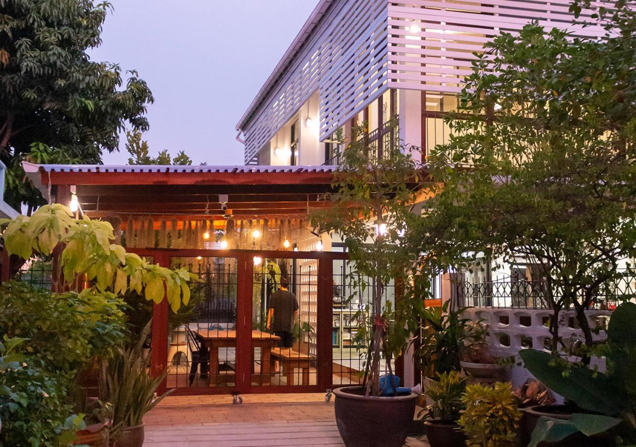 Liaw Base House Hostel Bangkok Ngoại thất bức ảnh