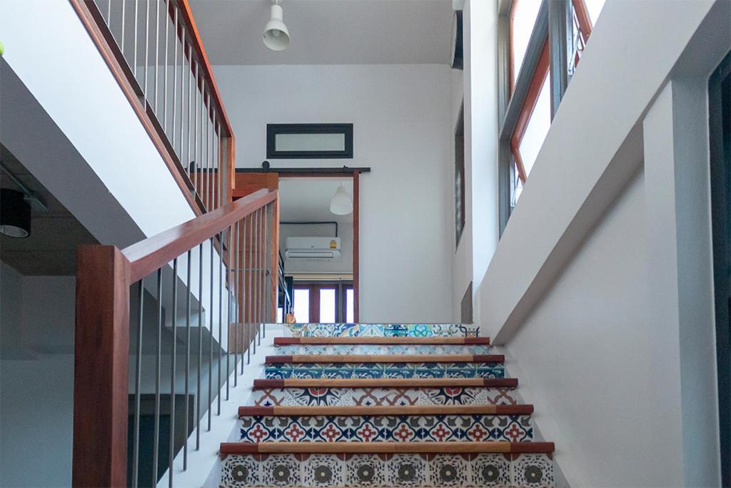 Liaw Base House Hostel Bangkok Ngoại thất bức ảnh