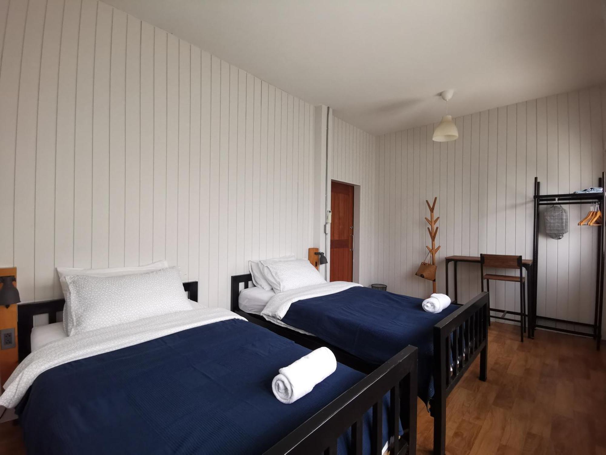 Liaw Base House Hostel Bangkok Ngoại thất bức ảnh