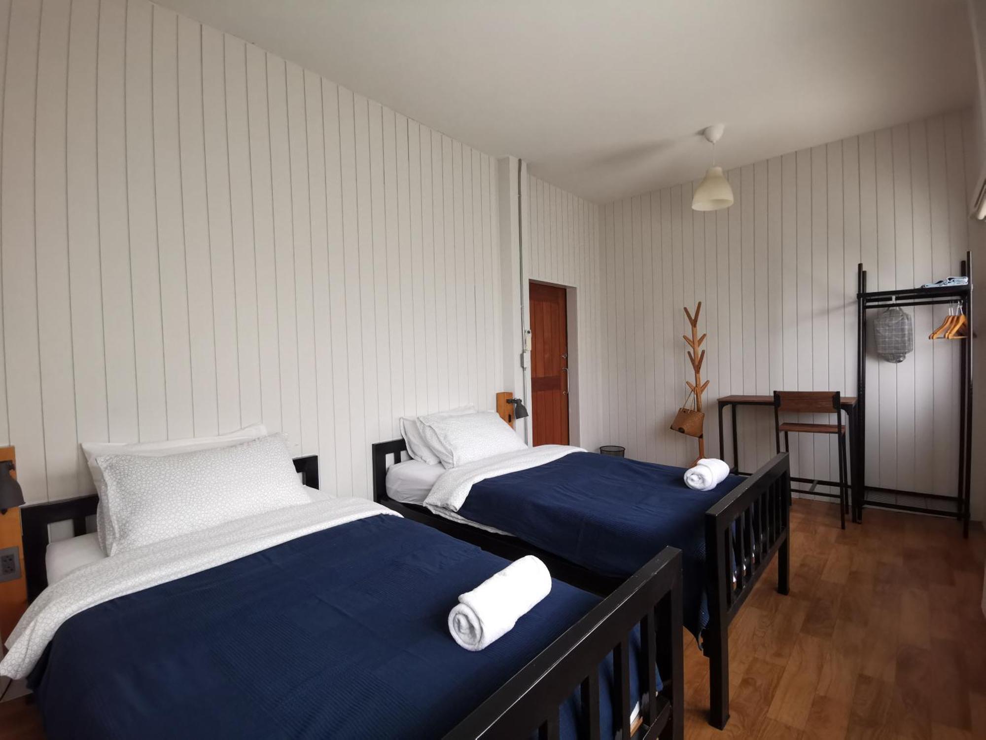 Liaw Base House Hostel Bangkok Ngoại thất bức ảnh