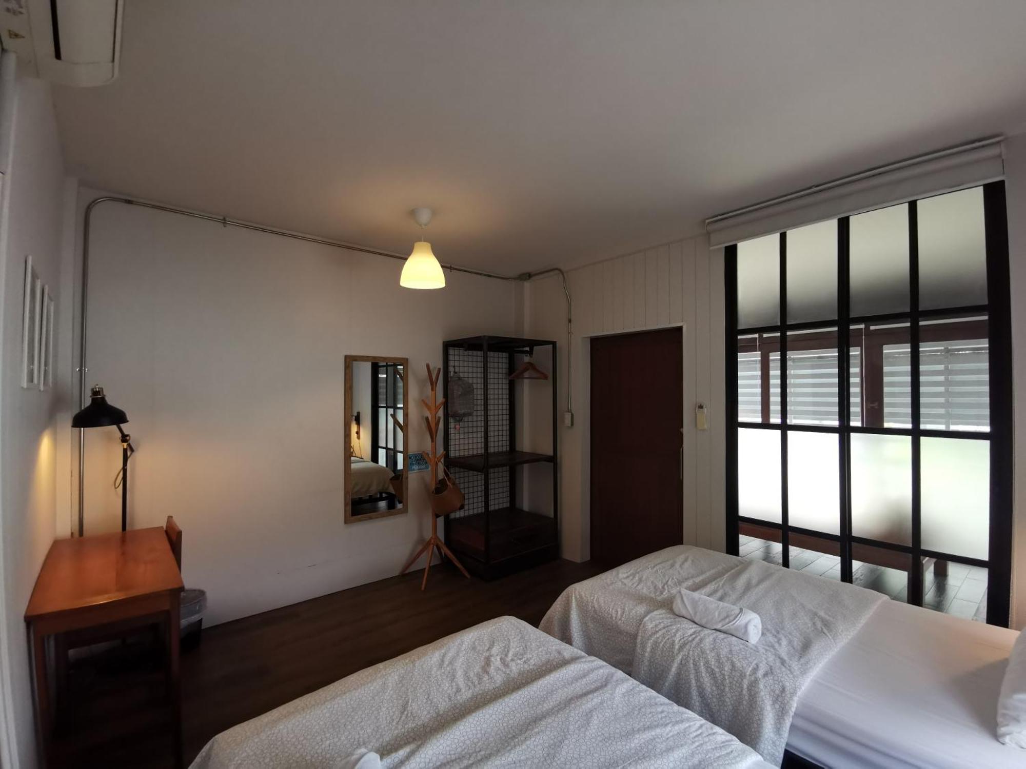 Liaw Base House Hostel Bangkok Ngoại thất bức ảnh