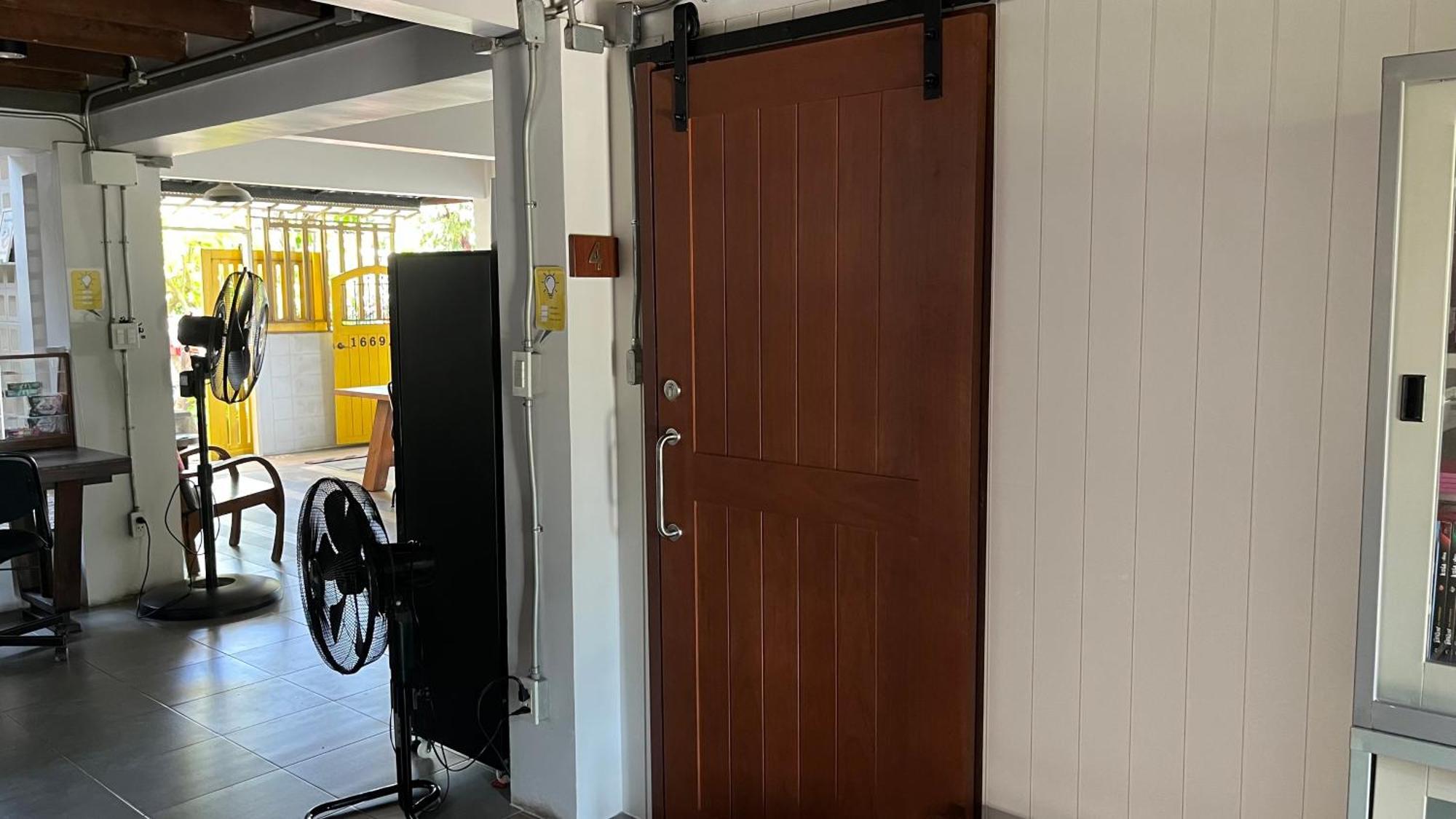 Liaw Base House Hostel Bangkok Ngoại thất bức ảnh