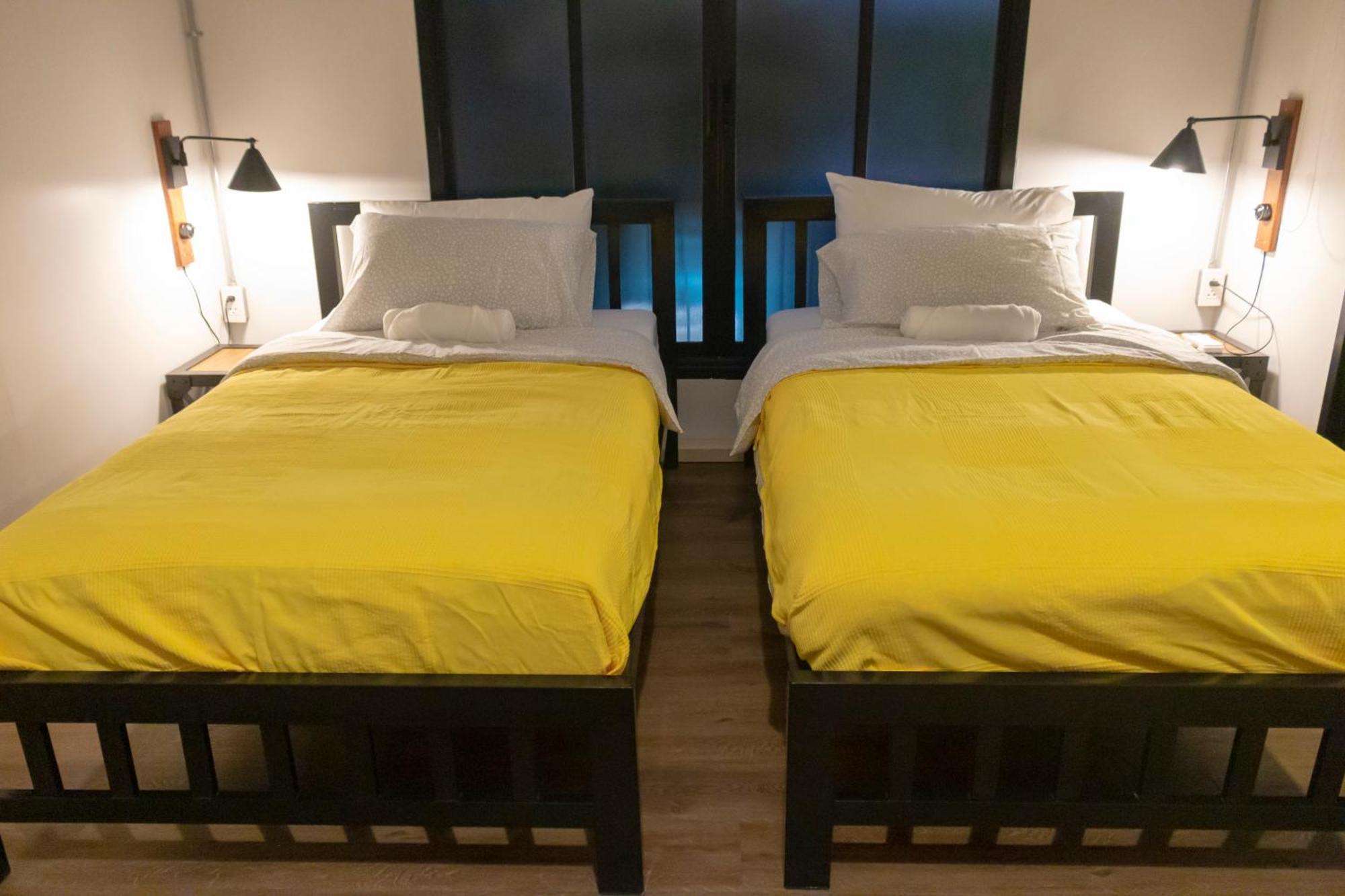 Liaw Base House Hostel Bangkok Ngoại thất bức ảnh