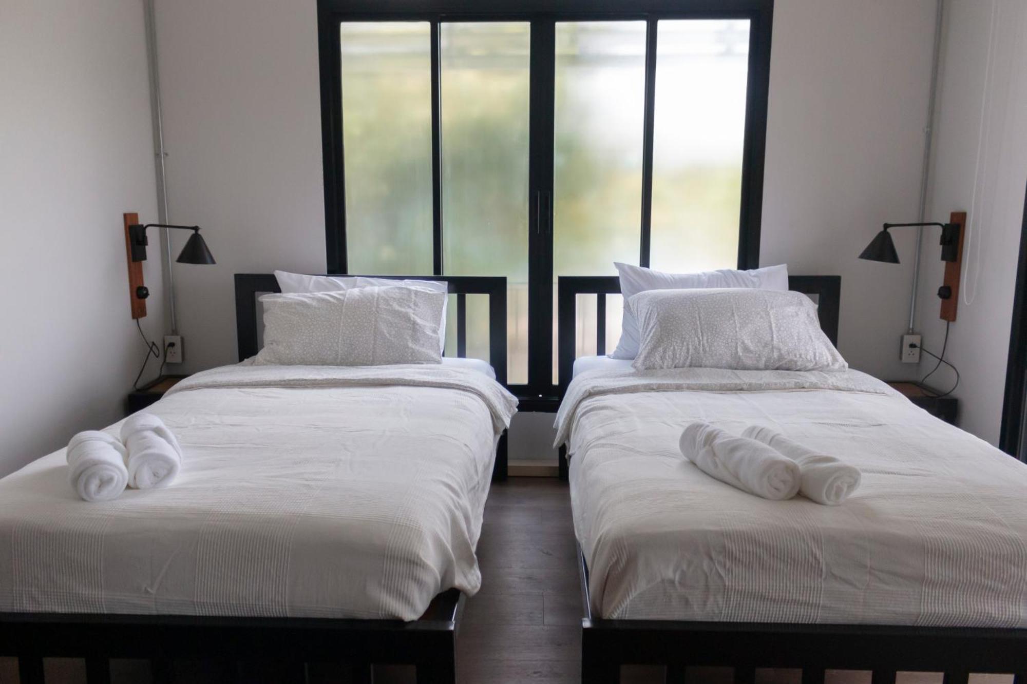 Liaw Base House Hostel Bangkok Ngoại thất bức ảnh
