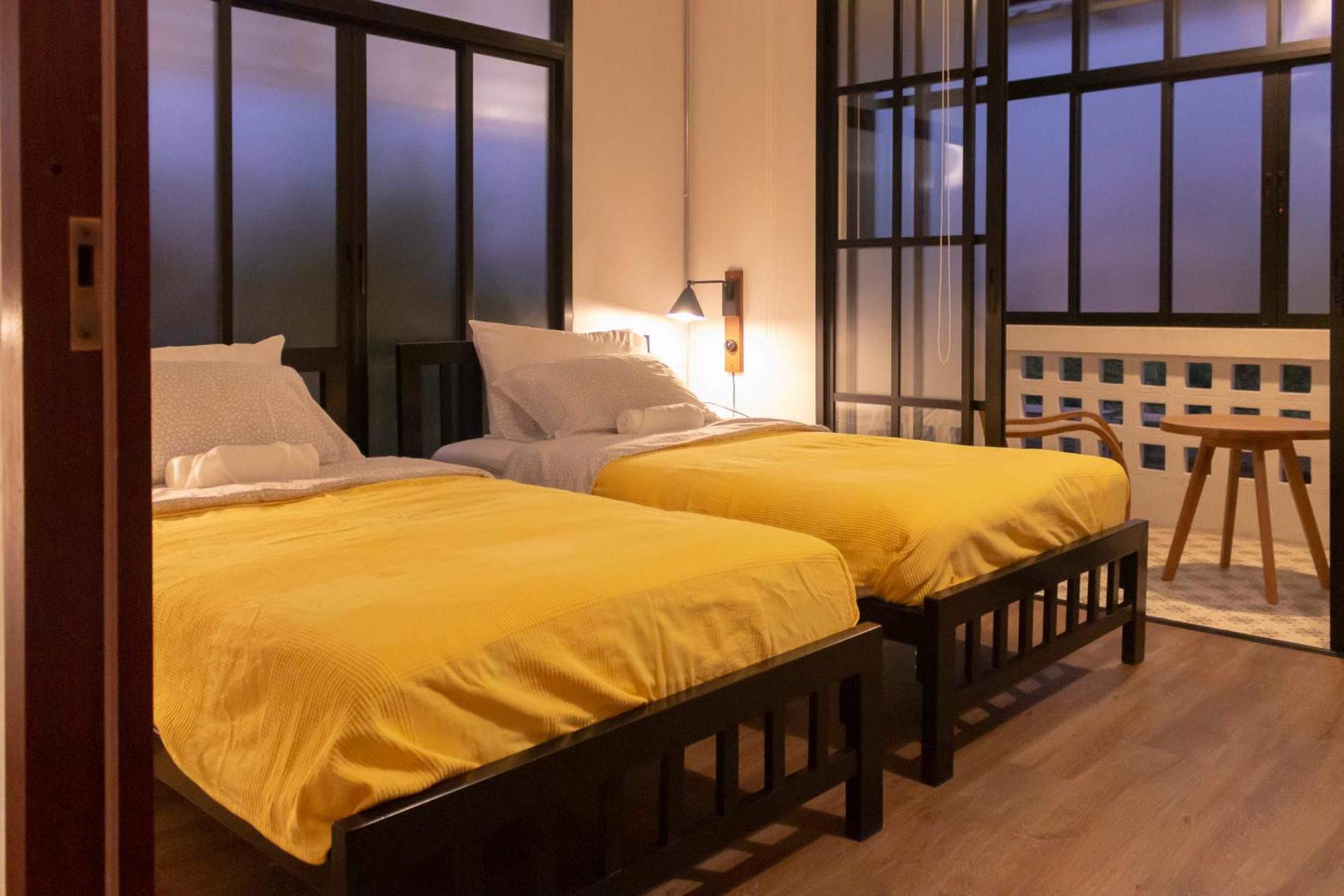 Liaw Base House Hostel Bangkok Ngoại thất bức ảnh
